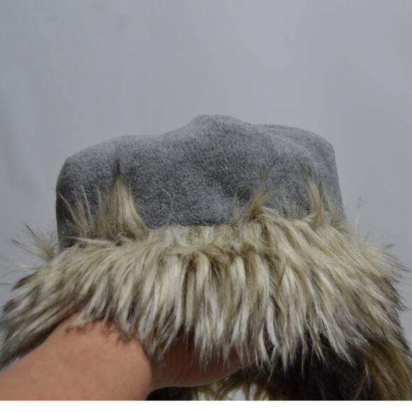 American Eagle Outfitters Woman's Gray Knit Faux Fur Trapper Hat - Picture 4 of 8